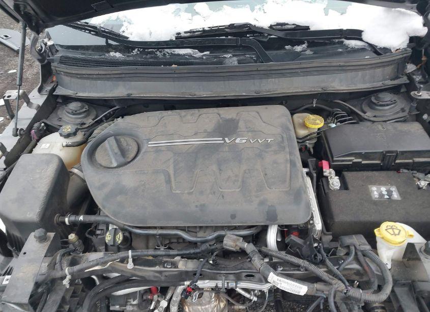 Photo 10 of 2015 Jeep Cherokee LATITUDE (VIN 1C4PJMCS0FW510421)