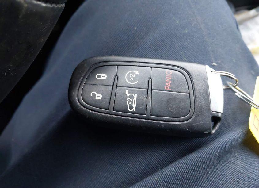 Photo 11 of 2015 Jeep Cherokee LATITUDE (VIN 1C4PJMCS0FW510421)