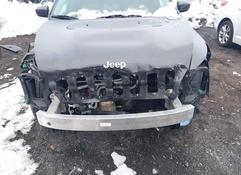 Photo 6 of 2015 Jeep Cherokee LATITUDE (VIN 1C4PJMCS0FW510421)