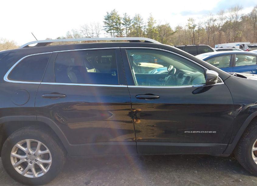 Photo 13 of 2015 Jeep Cherokee LATITUDE (VIN 1C4PJMCS0FW559232)