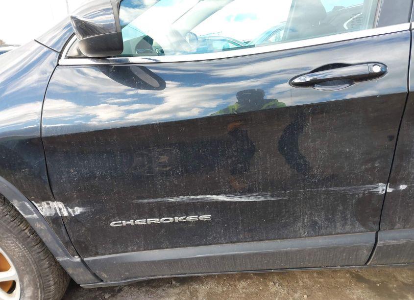 Photo 17 of 2015 Jeep Cherokee LATITUDE (VIN 1C4PJMCS0FW559232)