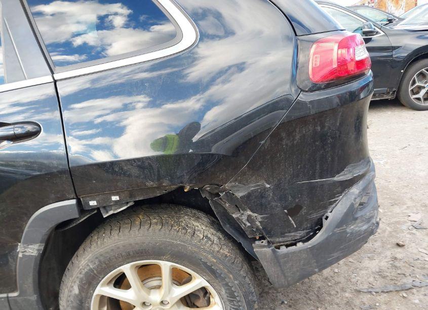 Photo 19 of 2015 Jeep Cherokee LATITUDE (VIN 1C4PJMCS0FW559232)