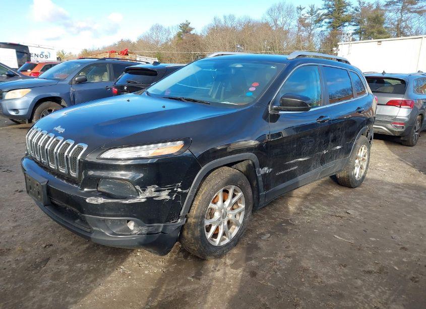 Photo 2 of 2015 Jeep Cherokee LATITUDE (VIN 1C4PJMCS0FW559232)