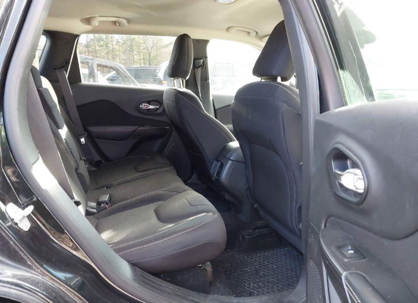 Photo 8 of 2015 Jeep Cherokee LATITUDE (VIN 1C4PJMCS0FW559232)