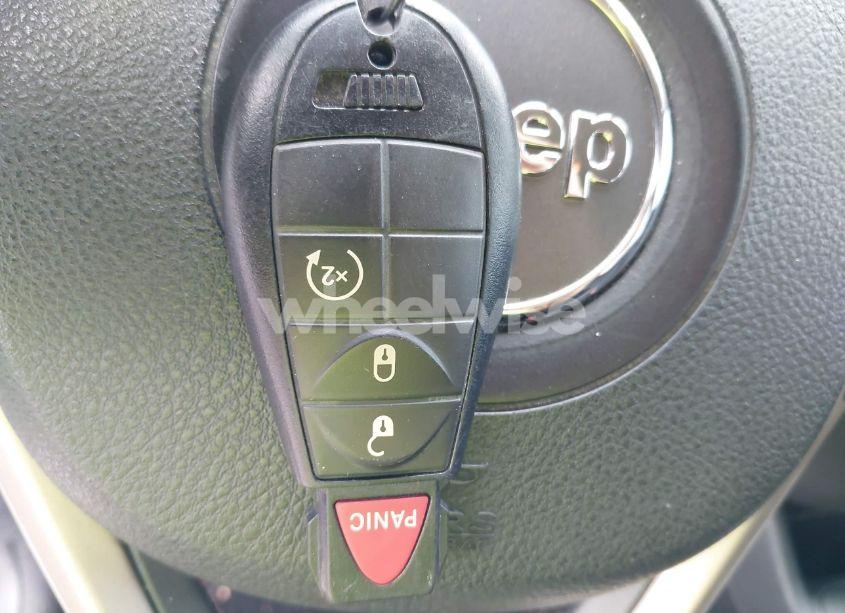 Photo 11 of 2015 Jeep Cherokee LATITUDE (VIN 1C4PJMCS0FW750570)