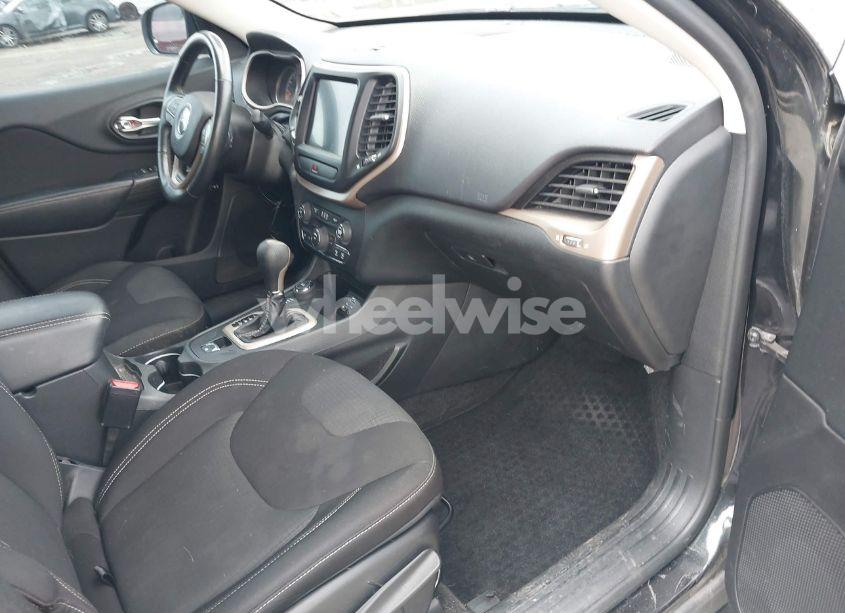 Photo 5 of 2015 Jeep Cherokee LATITUDE (VIN 1C4PJMCS0FW750570)