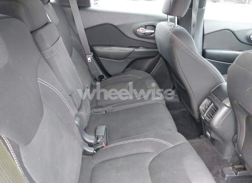 Photo 8 of 2015 Jeep Cherokee LATITUDE (VIN 1C4PJMCS0FW750570)