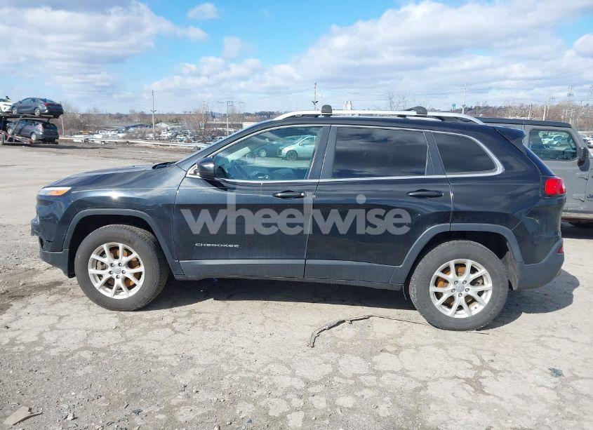 Photo 13 of 2015 Jeep Cherokee LATITUDE (VIN 1C4PJMCS0FW774920)