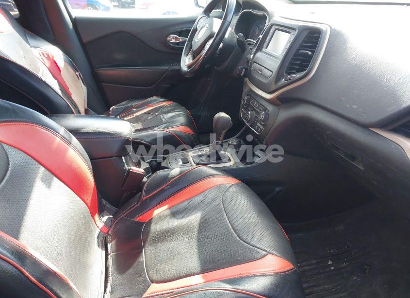 Photo 5 of 2015 Jeep Cherokee LATITUDE (VIN 1C4PJMCS0FW774920)