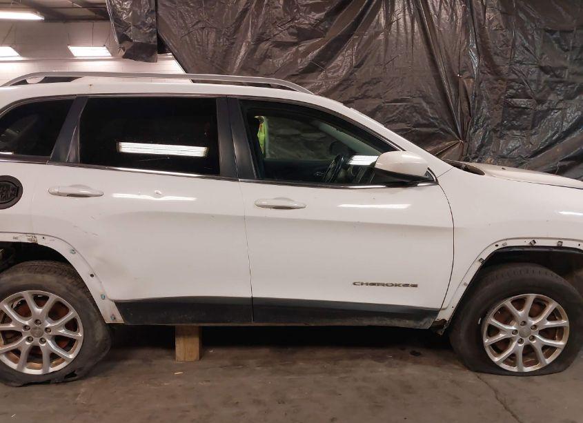 Photo 13 of 2015 Jeep Cherokee LATITUDE (VIN 1C4PJMCS0FW795704)