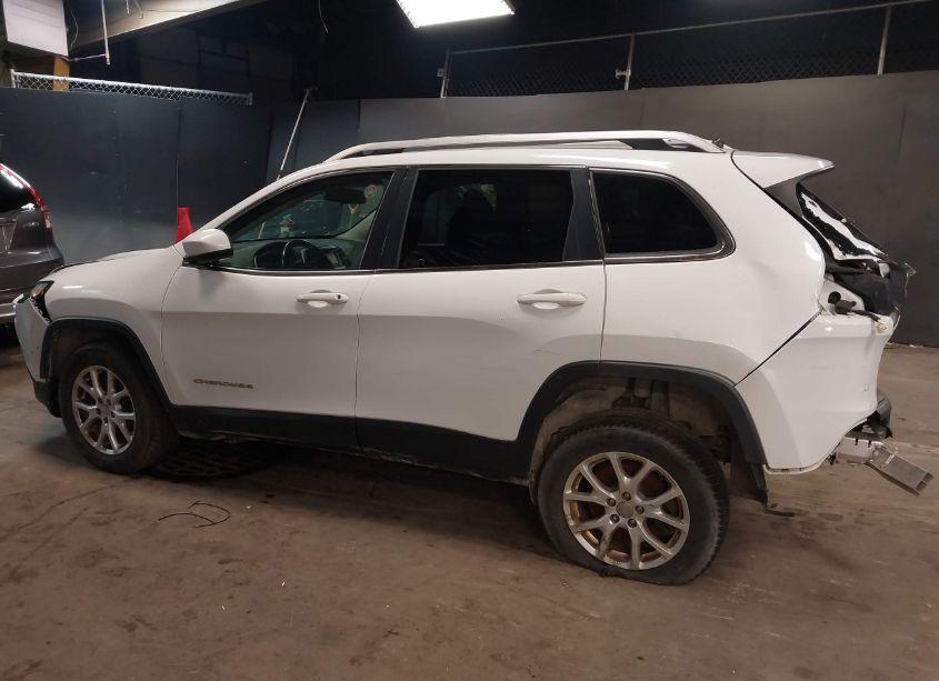 Photo 3 of 2015 Jeep Cherokee LATITUDE (VIN 1C4PJMCS0FW795704)