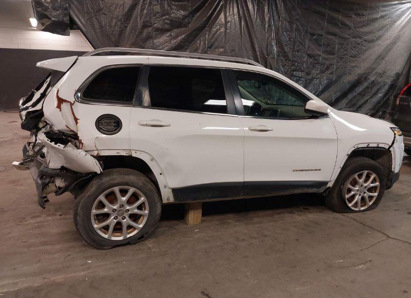 Photo 4 of 2015 Jeep Cherokee LATITUDE (VIN 1C4PJMCS0FW795704)