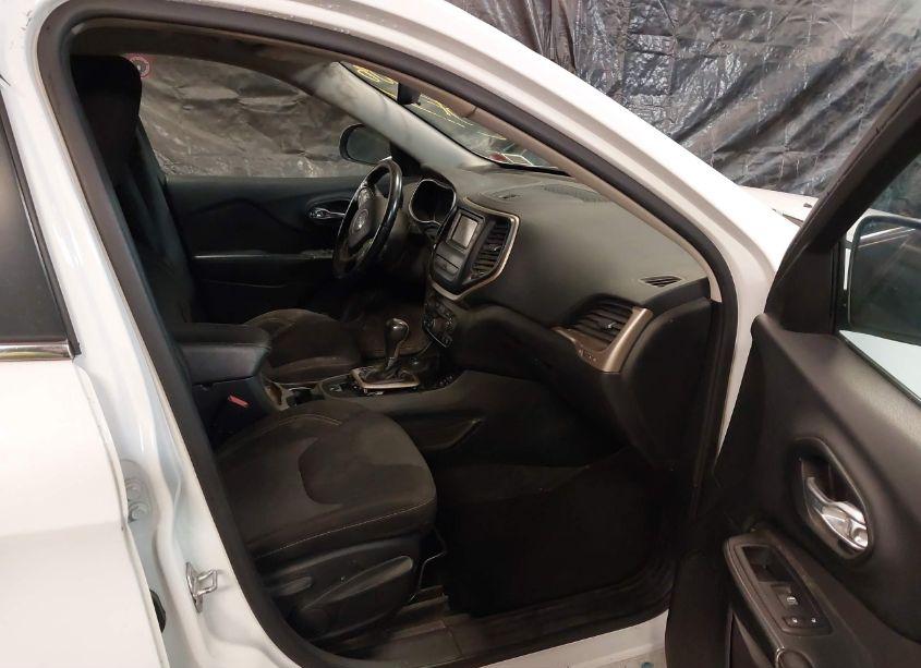 Photo 5 of 2015 Jeep Cherokee LATITUDE (VIN 1C4PJMCS0FW795704)