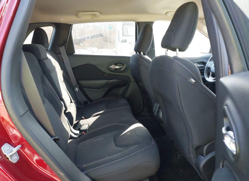 Photo 8 of 2016 Jeep Cherokee LATITUDE (VIN 1C4PJMCS0GW105631)