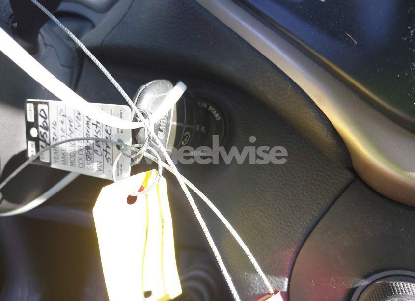 Photo 11 of 2016 Jeep Cherokee LATITUDE (VIN 1C4PJMCS0GW255982)