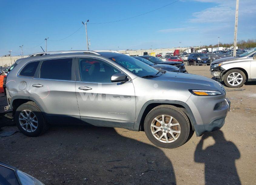 Photo 13 of 2016 Jeep Cherokee LATITUDE (VIN 1C4PJMCS0GW255982)