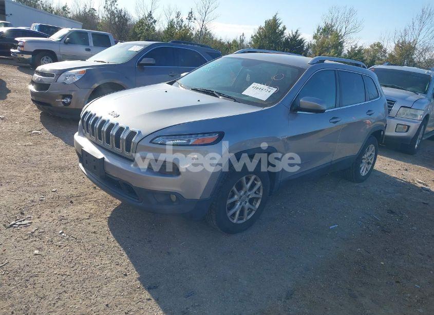 Photo 2 of 2016 Jeep Cherokee LATITUDE (VIN 1C4PJMCS0GW255982)