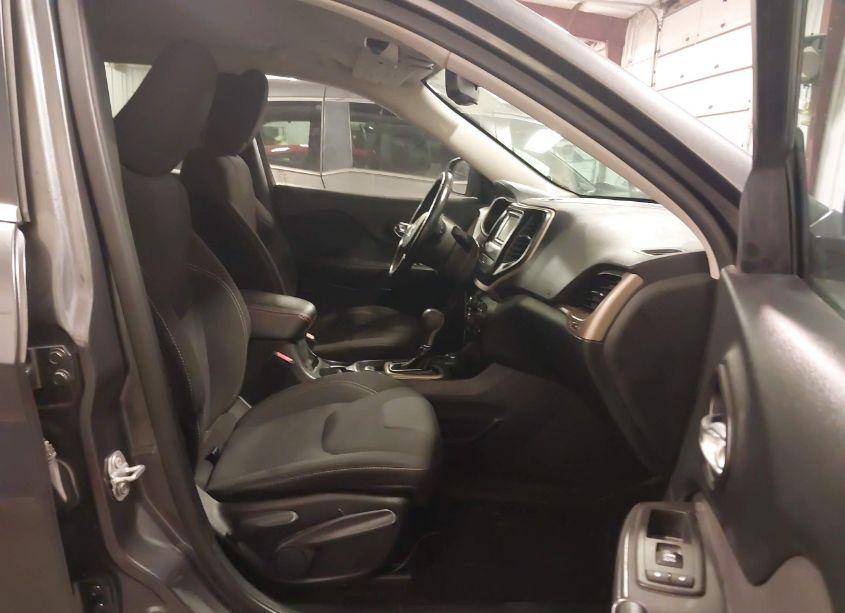 Photo 5 of 2016 Jeep Cherokee LATITUDE (VIN 1C4PJMCS0GW265959)