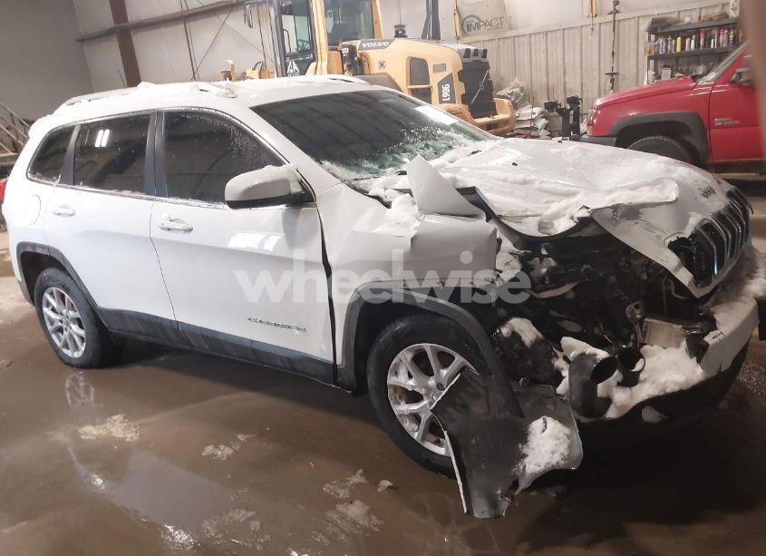Photo 13 of 2016 Jeep Cherokee LATITUDE (VIN 1C4PJMCS0GW327196)