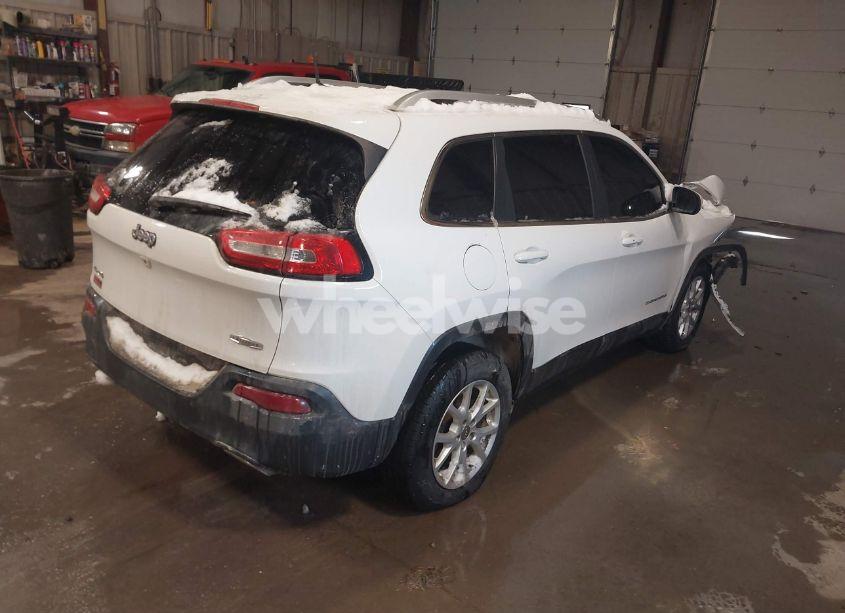 Photo 4 of 2016 Jeep Cherokee LATITUDE (VIN 1C4PJMCS0GW327196)