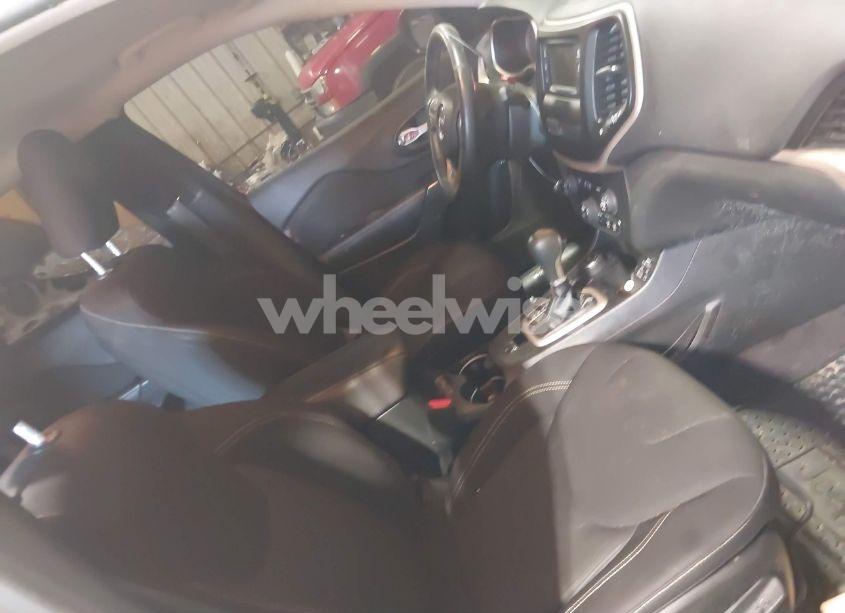 Photo 5 of 2016 Jeep Cherokee LATITUDE (VIN 1C4PJMCS0GW327196)