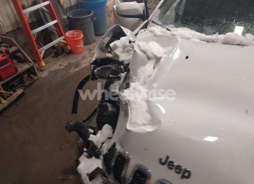 Photo 6 of 2016 Jeep Cherokee LATITUDE (VIN 1C4PJMCS0GW327196)