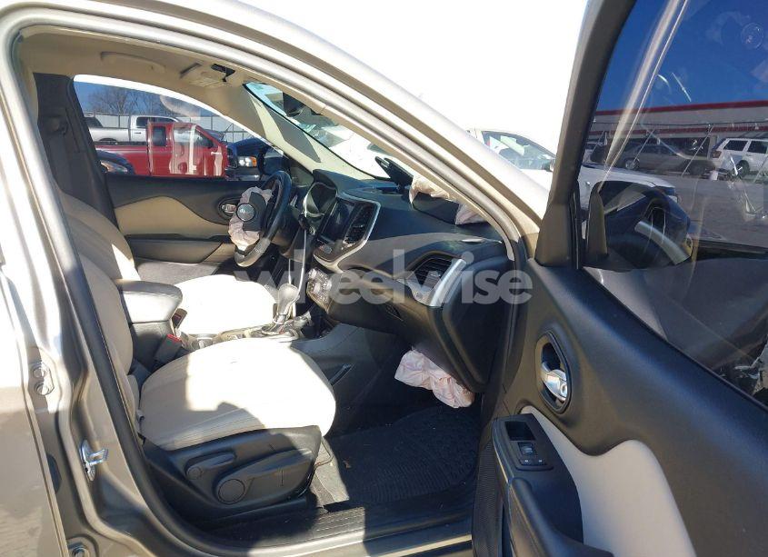 Photo 5 of 2016 Jeep Cherokee LATITUDE (VIN 1C4PJMCS0GW367598)