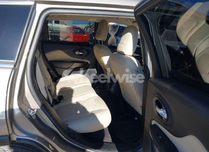 Photo 8 of 2016 Jeep Cherokee LATITUDE (VIN 1C4PJMCS0GW367598)