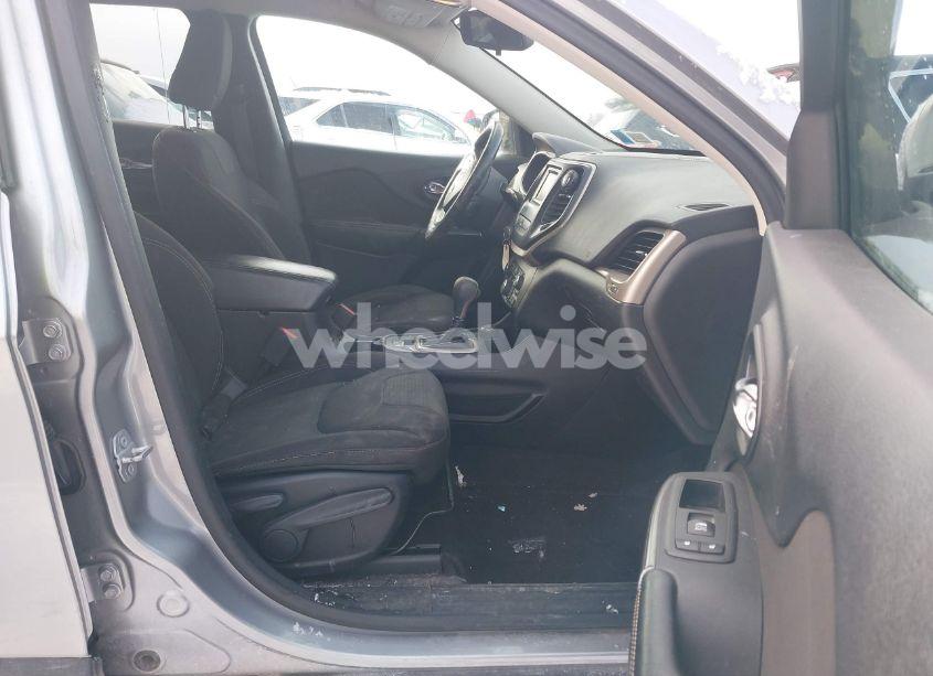 Photo 5 of 2017 Jeep Cherokee LATITUDE 4X4 (VIN 1C4PJMCS0HW504346)