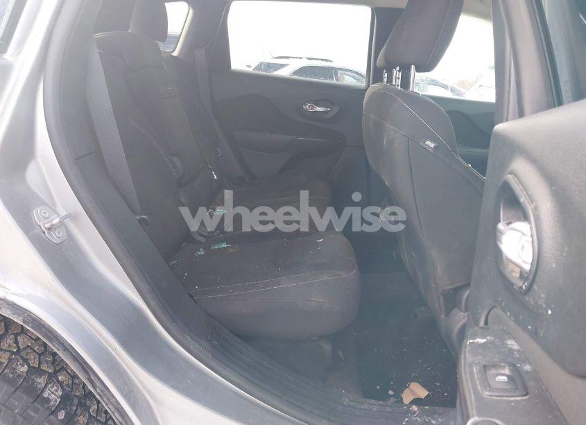 Photo 8 of 2017 Jeep Cherokee LATITUDE 4X4 (VIN 1C4PJMCS0HW504346)