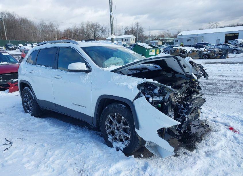 2017 Jeep Cherokee LATITUDE 4X4 (VIN 1C4PJMCS0HW532616) main photo