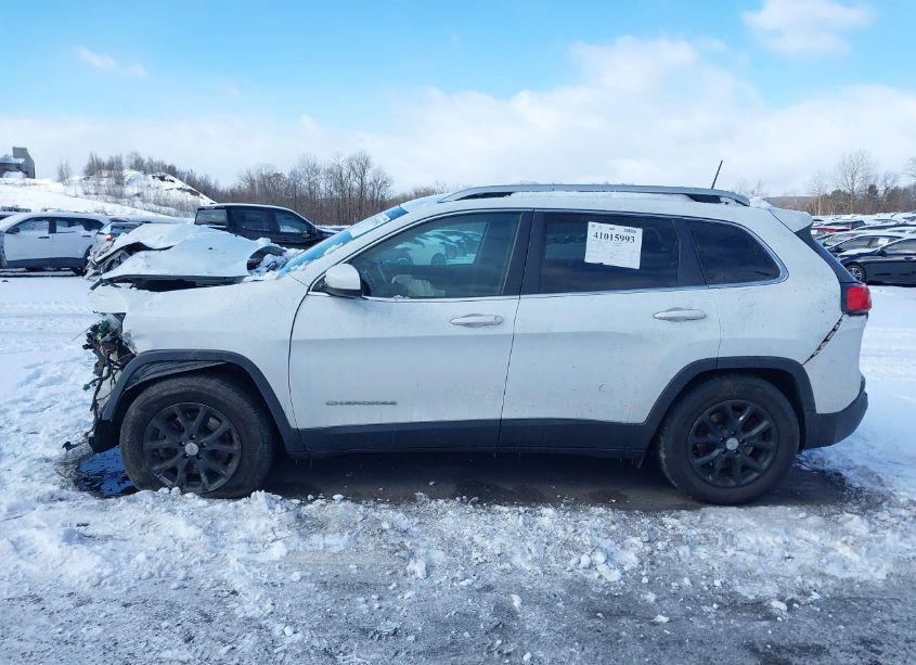 Photo 14 of 2017 Jeep Cherokee LATITUDE 4X4 (VIN 1C4PJMCS0HW532616)