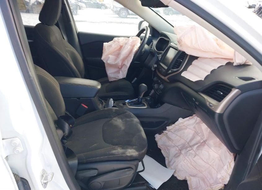 Photo 5 of 2017 Jeep Cherokee LATITUDE 4X4 (VIN 1C4PJMCS0HW532616)