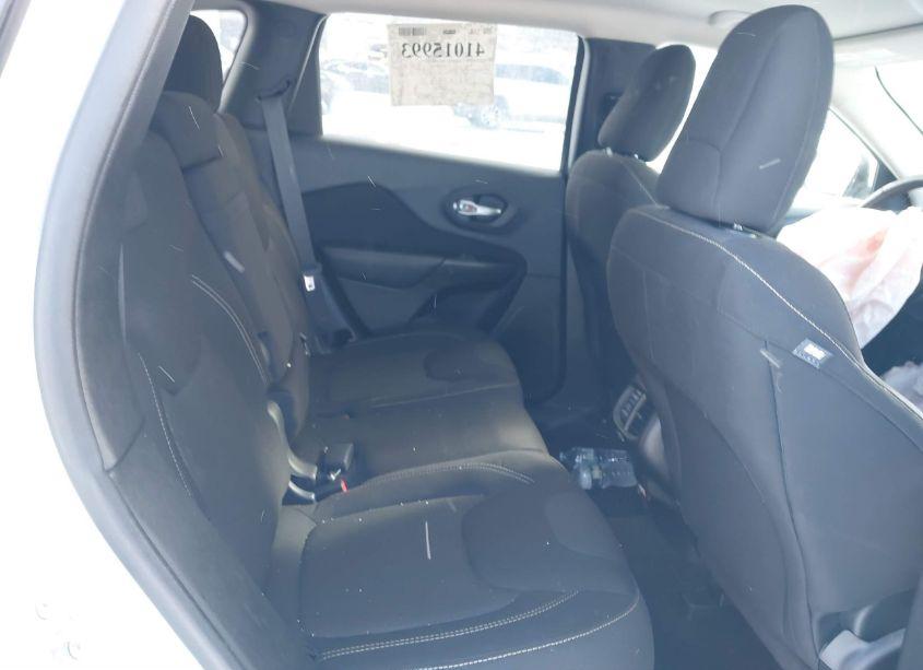 Photo 8 of 2017 Jeep Cherokee LATITUDE 4X4 (VIN 1C4PJMCS0HW532616)