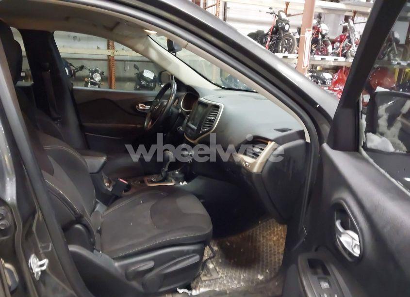 Photo 5 of 2017 Jeep Cherokee NORTH (VIN 1C4PJMCS0HW558469)