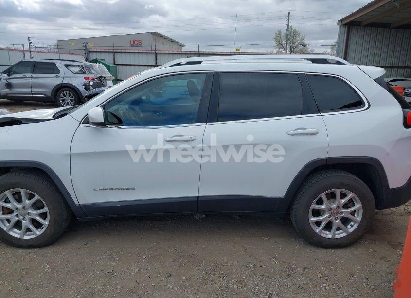 Photo 15 of 2015 Jeep Cherokee LATITUDE (VIN 1C4PJMCS1FW541757)