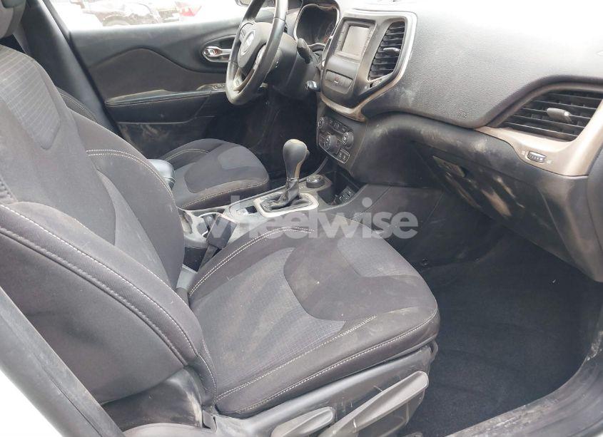 Photo 5 of 2015 Jeep Cherokee LATITUDE (VIN 1C4PJMCS1FW541757)