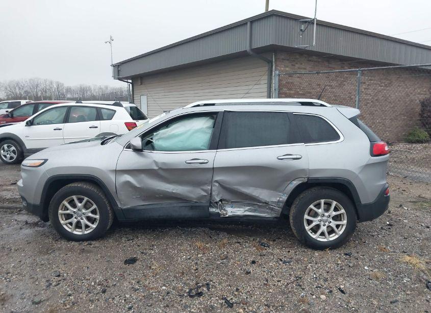 Photo 14 of 2015 Jeep Cherokee LATITUDE (VIN 1C4PJMCS1FW615341)