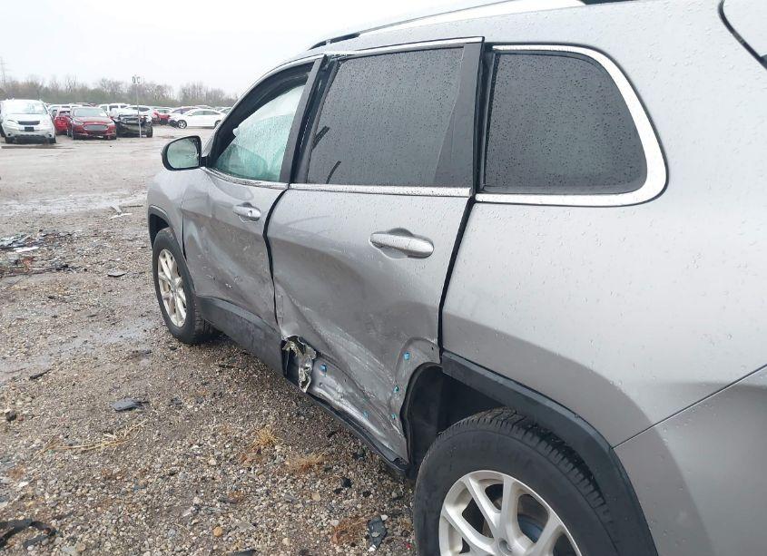 Photo 6 of 2015 Jeep Cherokee LATITUDE (VIN 1C4PJMCS1FW615341)