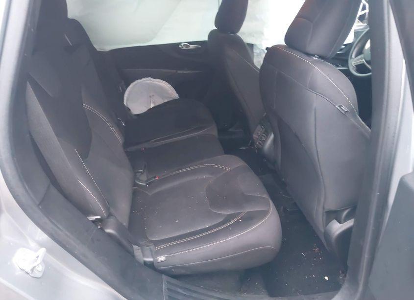 Photo 8 of 2015 Jeep Cherokee LATITUDE (VIN 1C4PJMCS1FW615341)