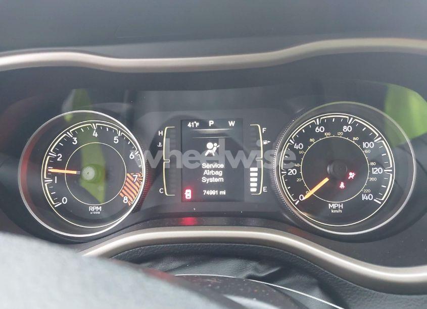 Photo 15 of 2015 Jeep Cherokee LATITUDE (VIN 1C4PJMCS1FW649201)