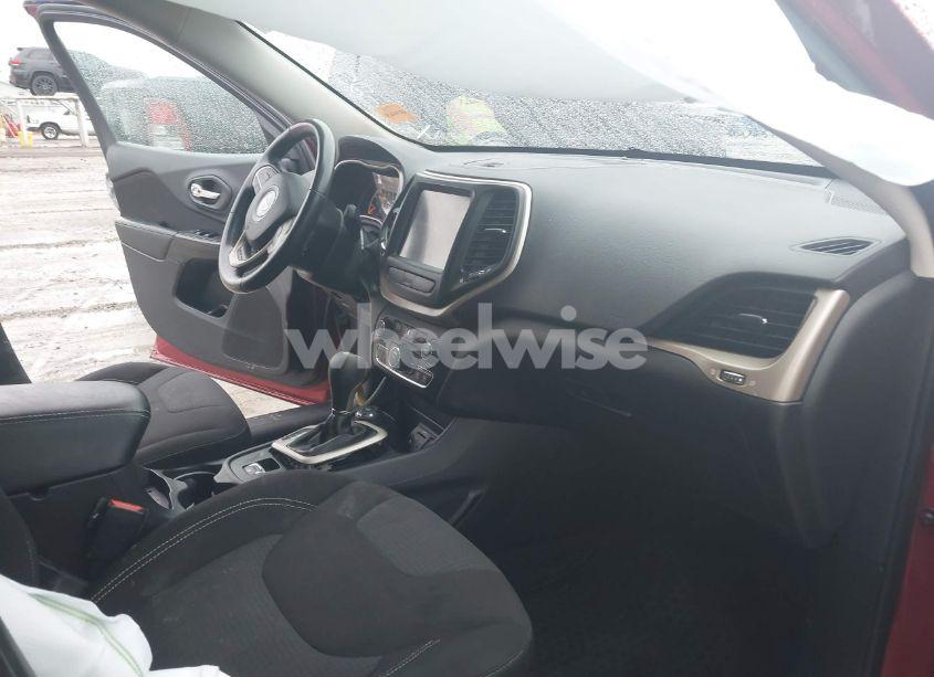 Photo 5 of 2015 Jeep Cherokee LATITUDE (VIN 1C4PJMCS1FW649201)