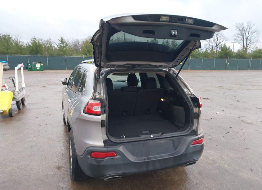 Photo 3 of 2015 Jeep Cherokee LATITUDE (VIN 1C4PJMCS1FW650106)