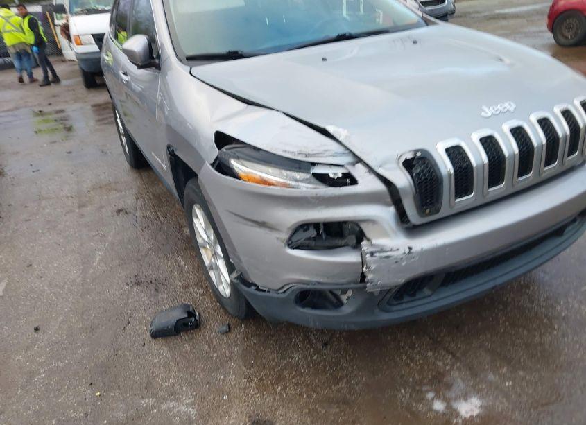 Photo 6 of 2015 Jeep Cherokee LATITUDE (VIN 1C4PJMCS1FW650106)