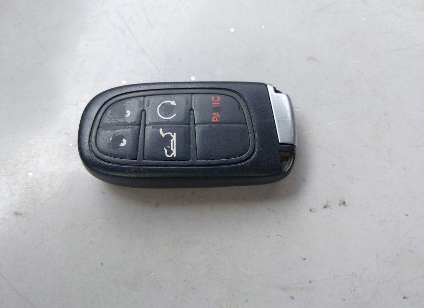 Photo 11 of 2015 Jeep Cherokee LATITUDE ALTITUDE (VIN 1C4PJMCS1FW750674)