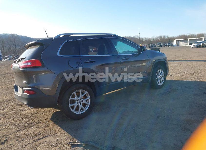 Photo 4 of 2016 Jeep Cherokee LATITUDE (VIN 1C4PJMCS1GW103614)