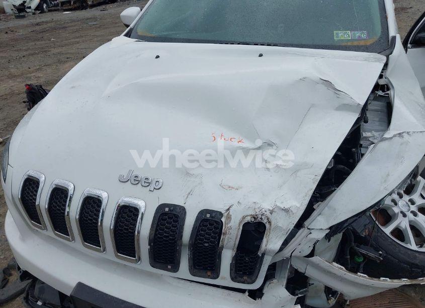 Photo 10 of 2016 Jeep Cherokee LATITUDE (VIN 1C4PJMCS1GW145779)