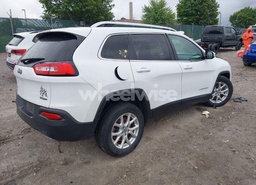 Photo 4 of 2016 Jeep Cherokee LATITUDE (VIN 1C4PJMCS1GW145779)