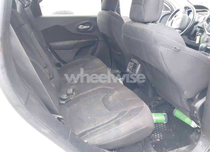 Photo 8 of 2016 Jeep Cherokee LATITUDE (VIN 1C4PJMCS1GW145779)