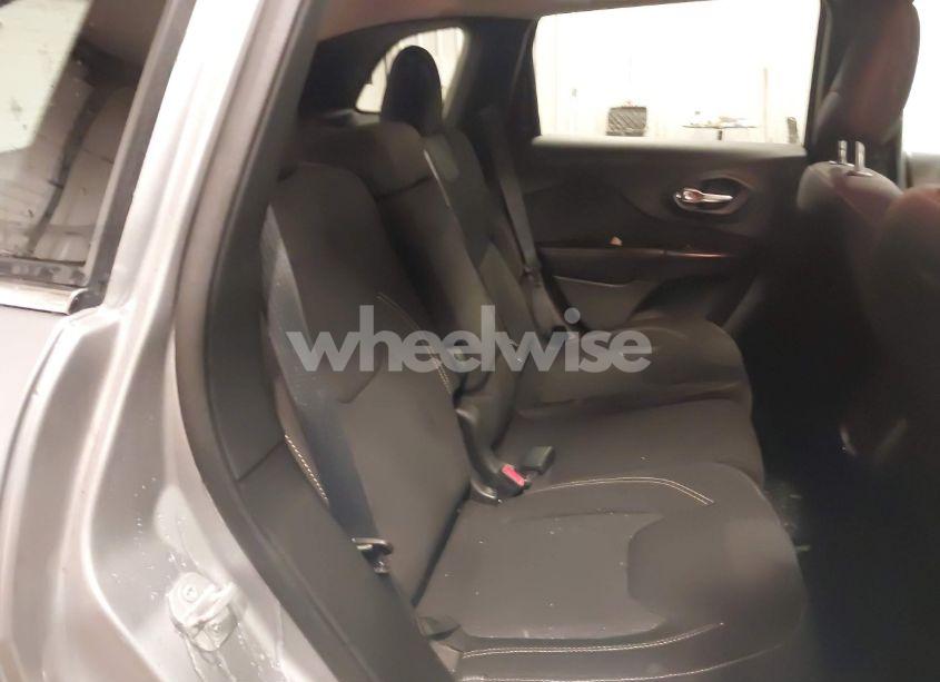 Photo 8 of 2016 Jeep Cherokee LATITUDE (VIN 1C4PJMCS1GW170018)